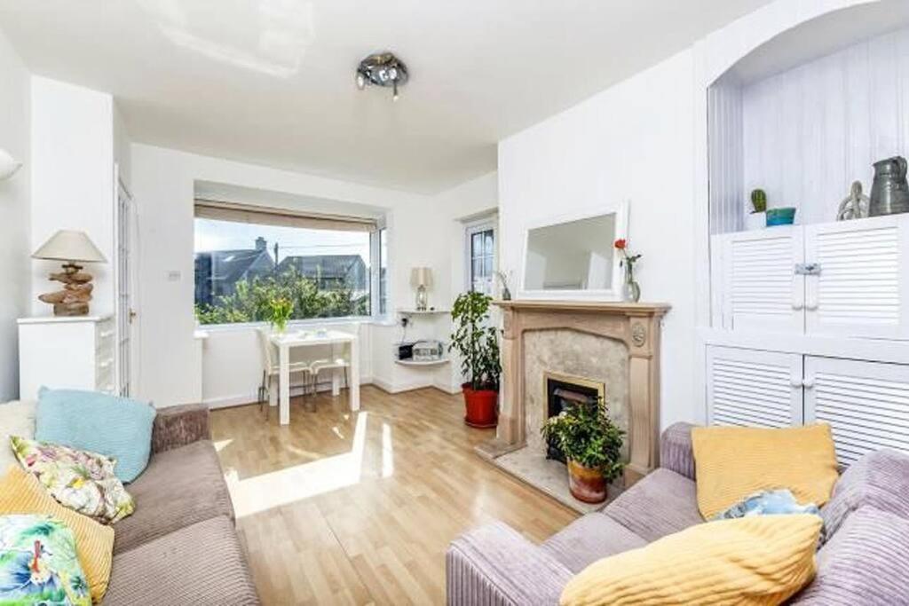 Sunrise! ~ 2 Bedrooms, Garden, Parking, Sea Views St Ives Esterno foto