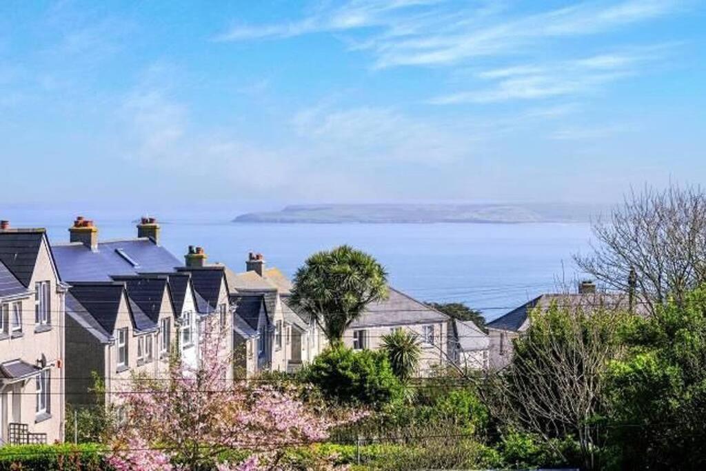 Sunrise! ~ 2 Bedrooms, Garden, Parking, Sea Views St Ives Esterno foto