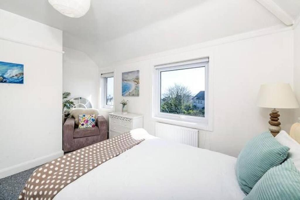 Sunrise! ~ 2 Bedrooms, Garden, Parking, Sea Views St Ives Esterno foto