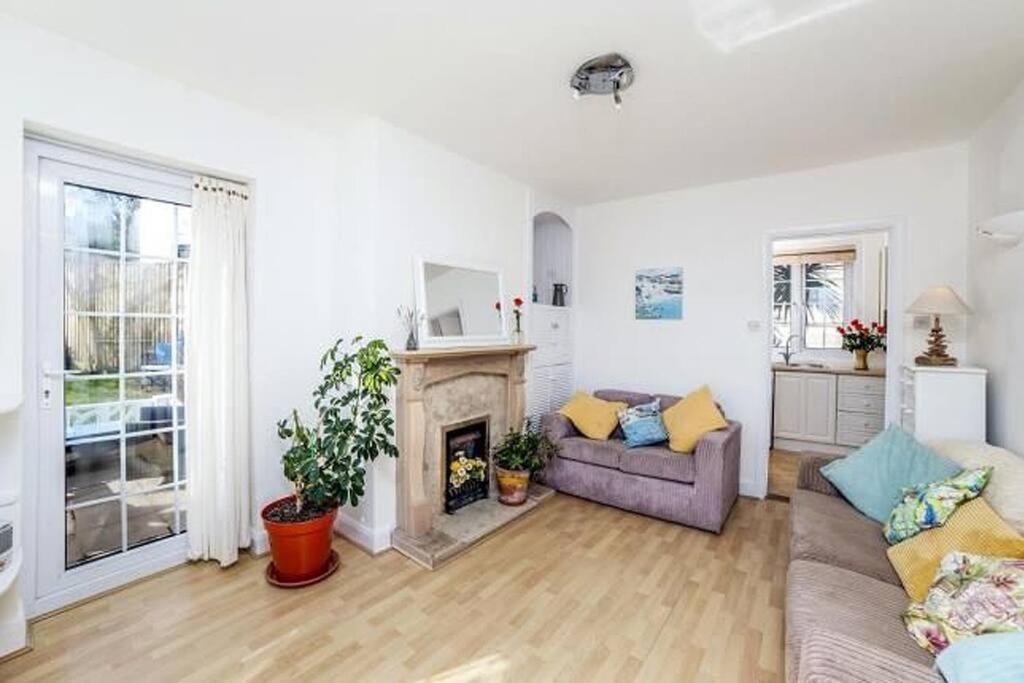 Sunrise! ~ 2 Bedrooms, Garden, Parking, Sea Views St Ives Esterno foto