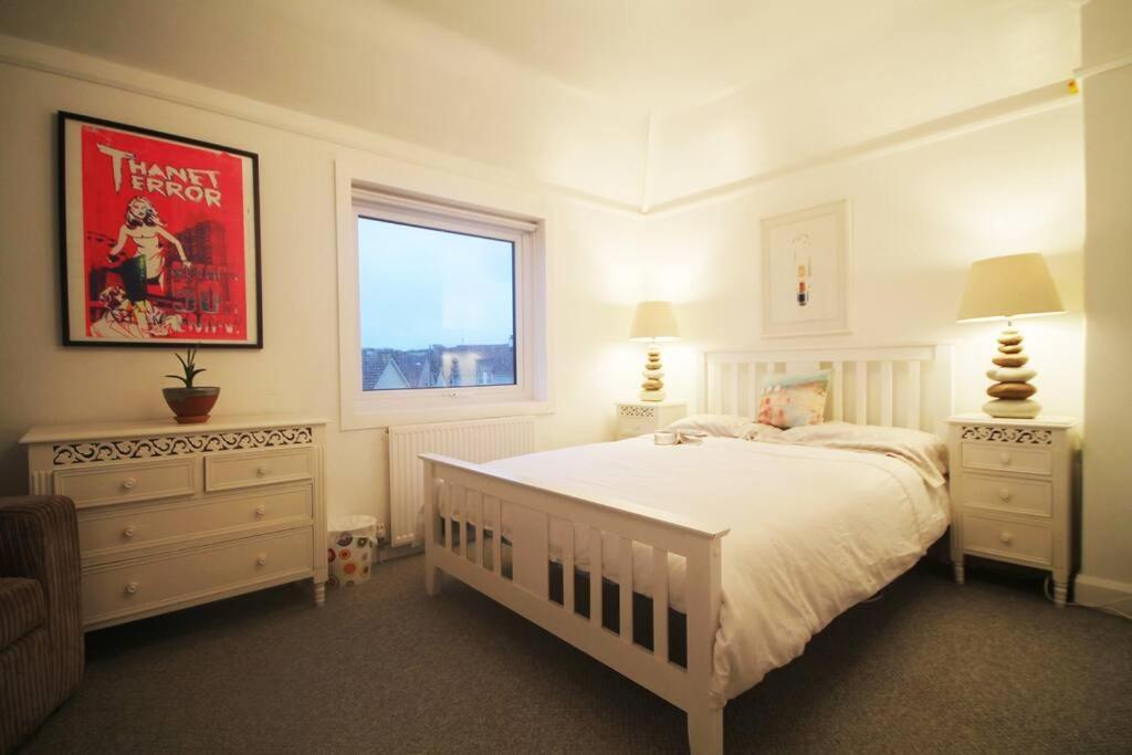 Sunrise! ~ 2 Bedrooms, Garden, Parking, Sea Views St Ives Esterno foto
