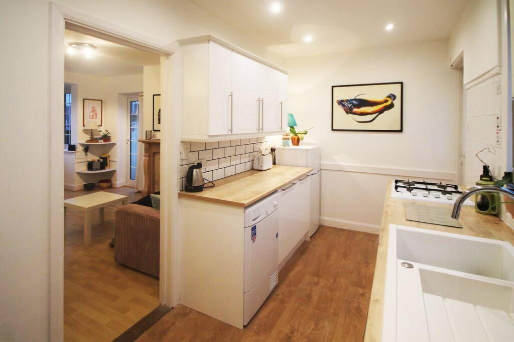 Sunrise! ~ 2 Bedrooms, Garden, Parking, Sea Views St Ives Esterno foto