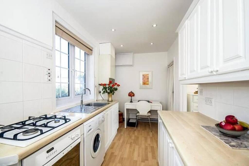 Sunrise! ~ 2 Bedrooms, Garden, Parking, Sea Views St Ives Esterno foto