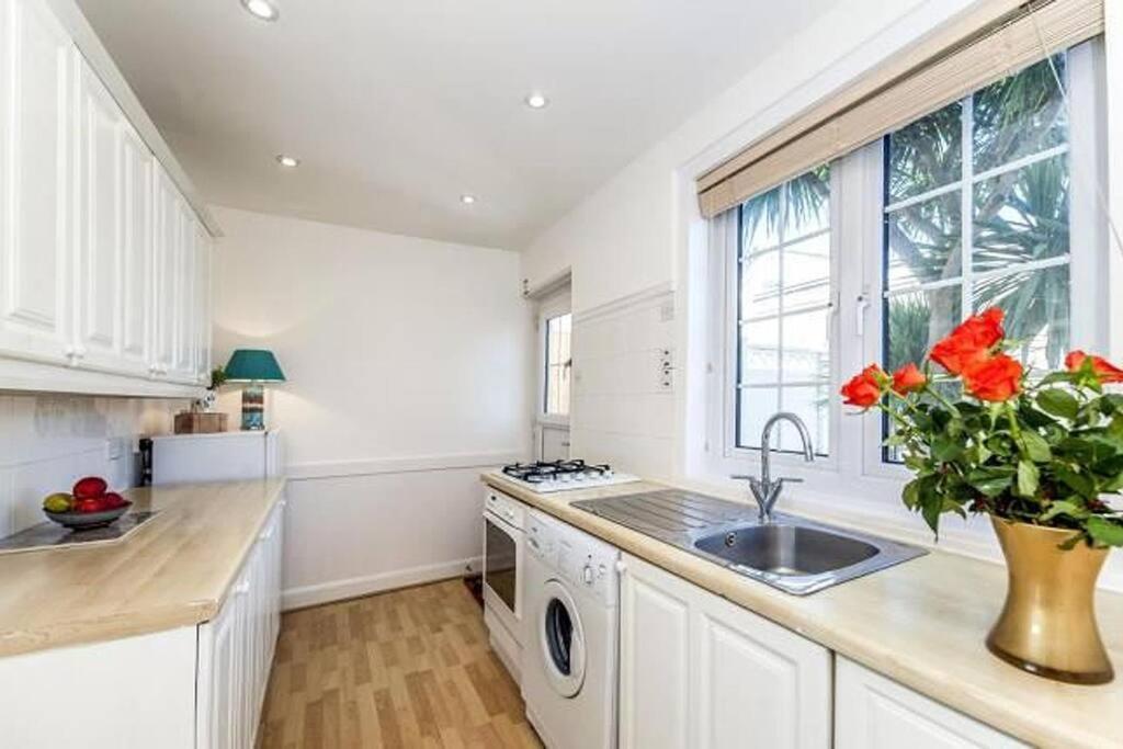 Sunrise! ~ 2 Bedrooms, Garden, Parking, Sea Views St Ives Esterno foto