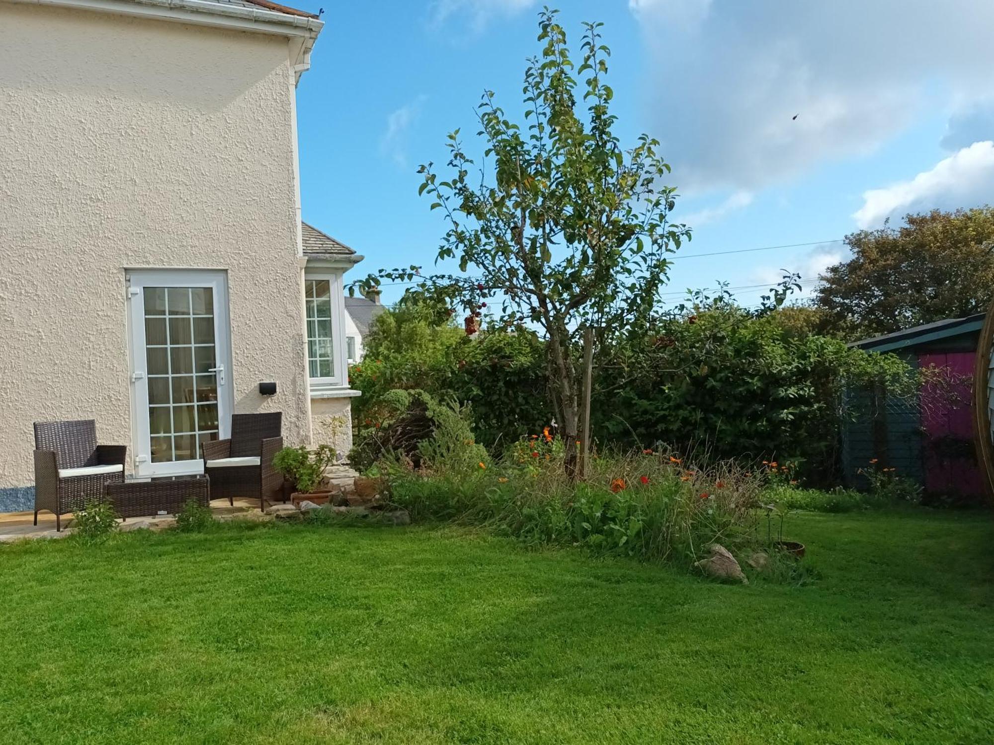 Sunrise! ~ 2 Bedrooms, Garden, Parking, Sea Views St Ives Esterno foto